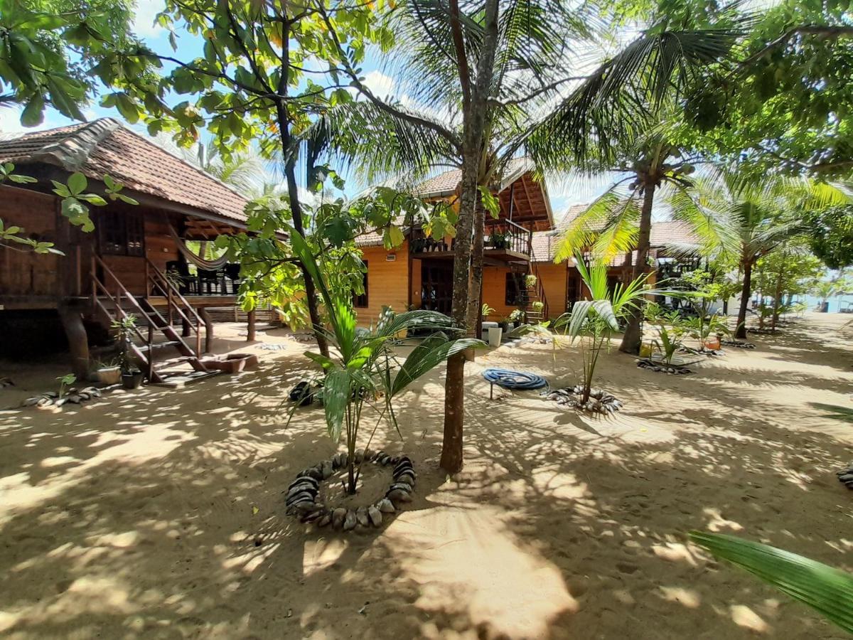 Golden Beach Chalets Аругам Бей Екстериор снимка
